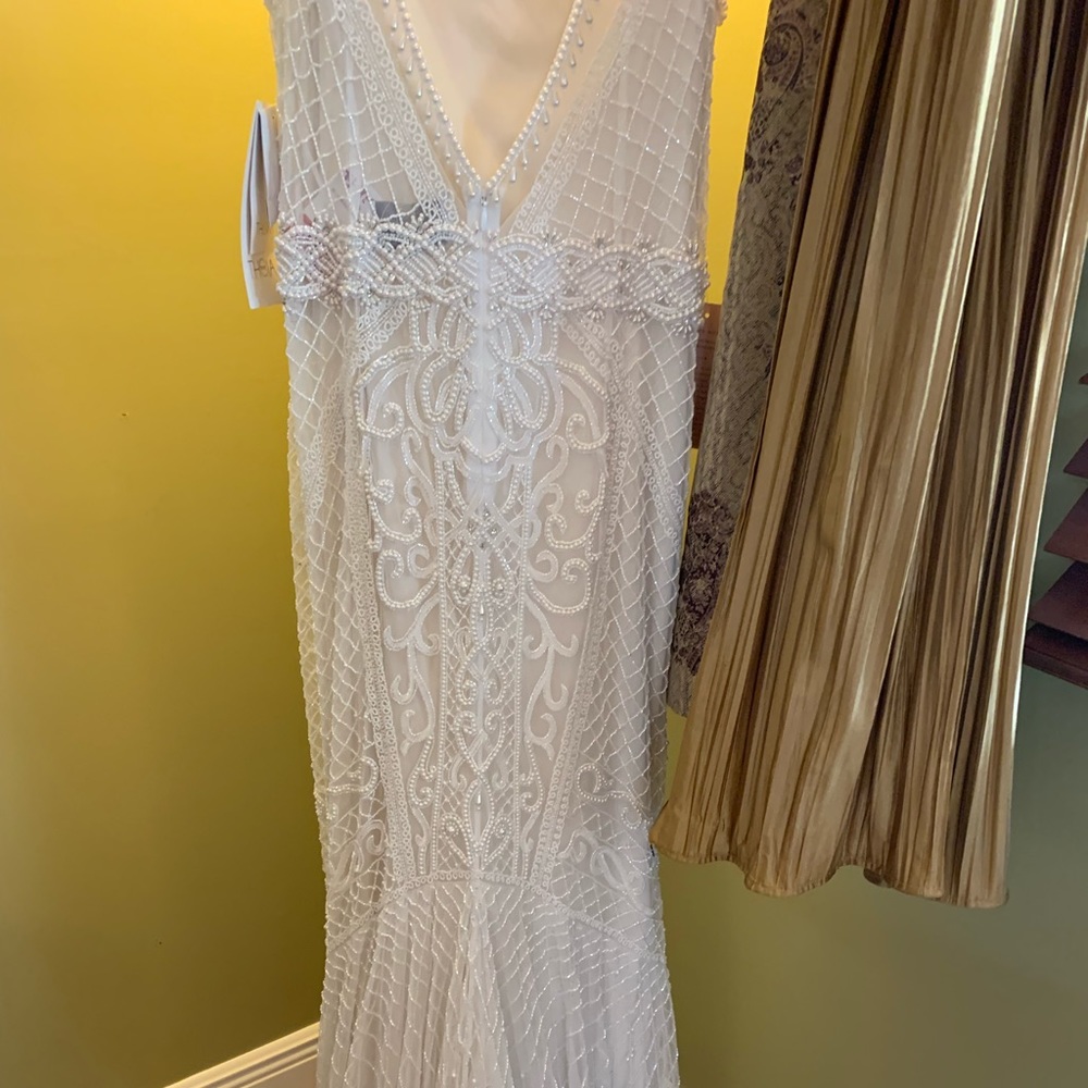 Theia hand embroidered mermaid wedding gown - Picture 7 of 16